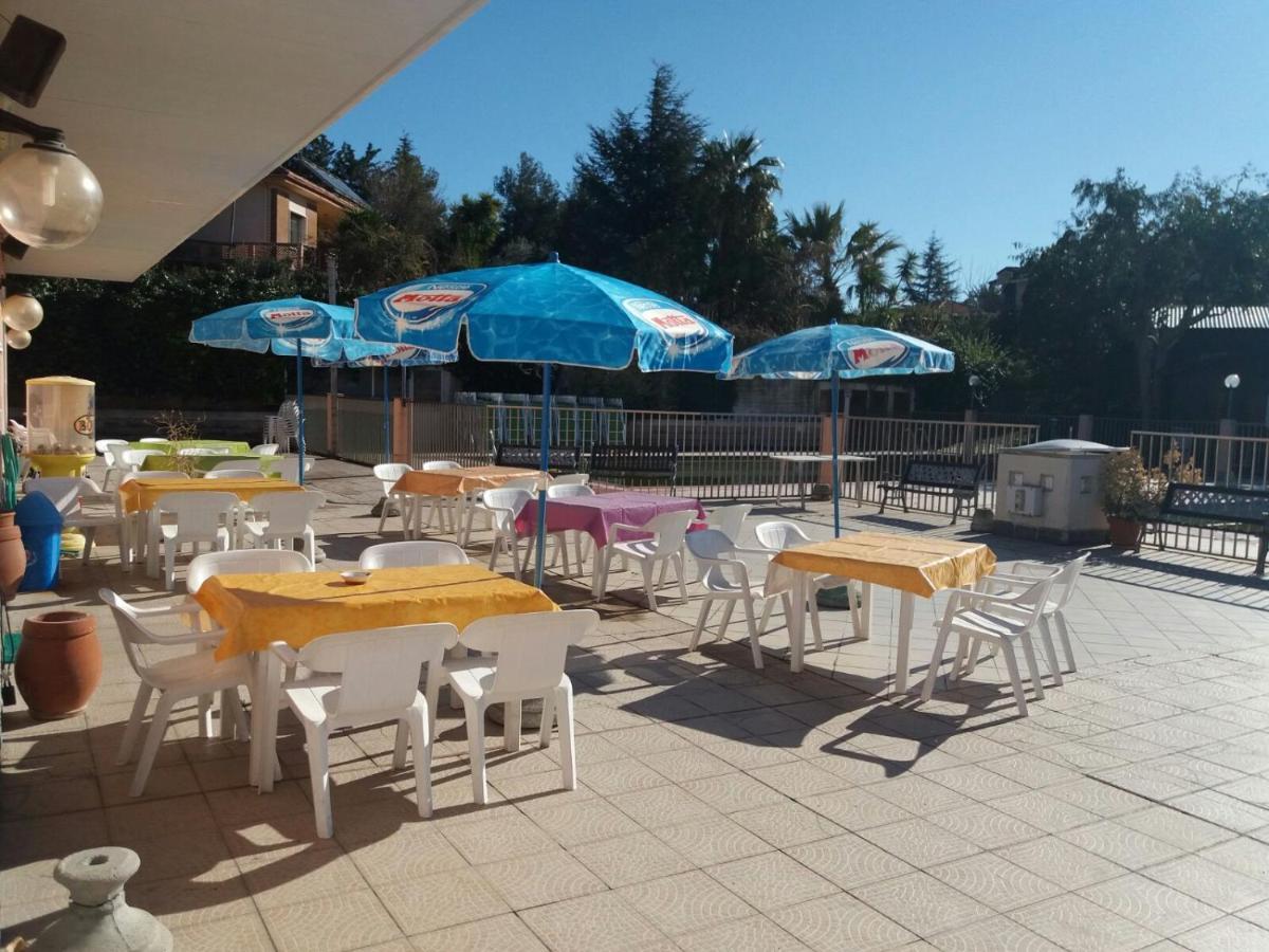 Hotel La Pineta Albenga Esterno foto