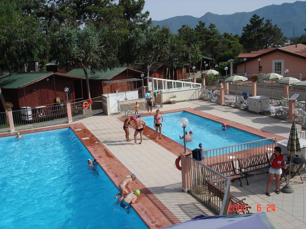 Hotel La Pineta Albenga Esterno foto