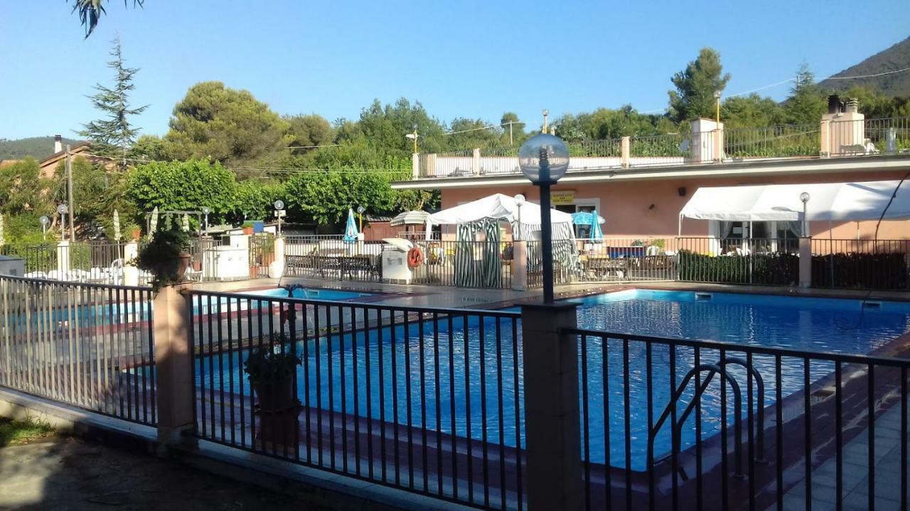 Hotel La Pineta Albenga Esterno foto